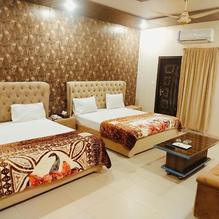 Royal Fort Executive Hotel Gulberg Лахор Екстериор снимка