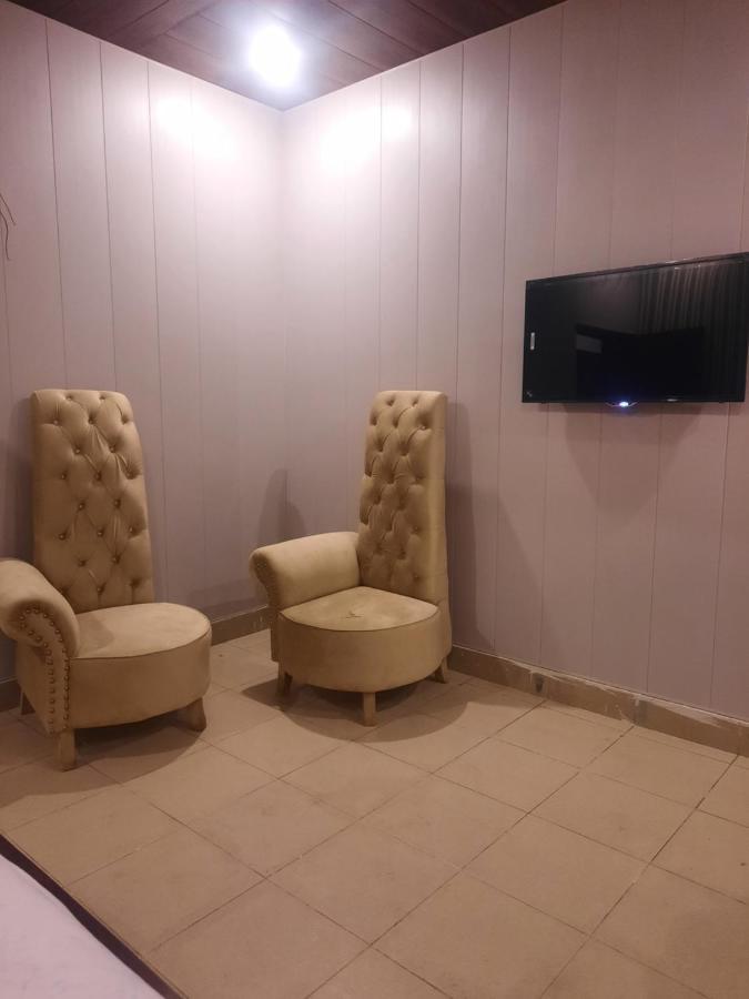 Royal Fort Executive Hotel Gulberg Лахор Екстериор снимка