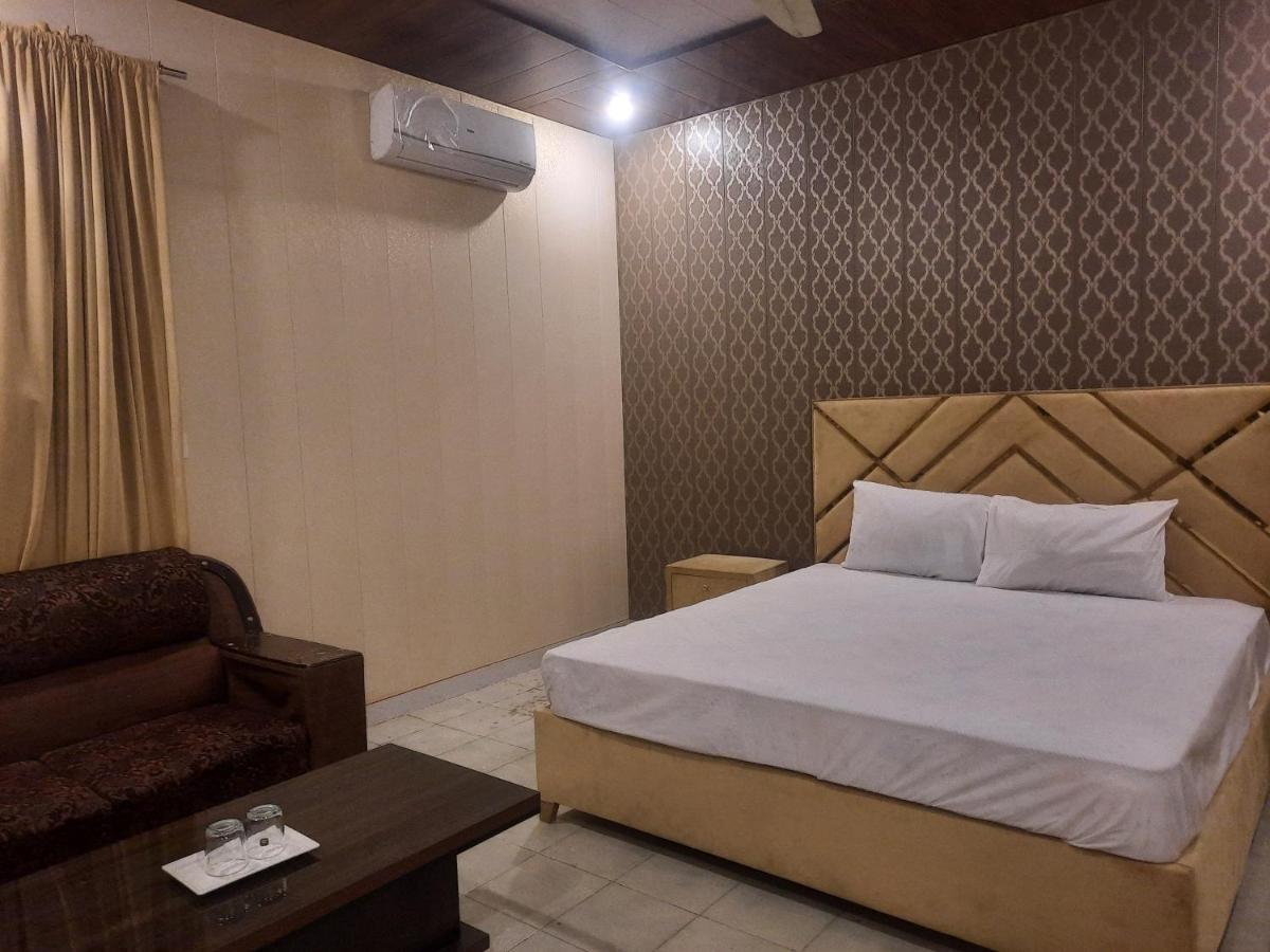 Royal Fort Executive Hotel Gulberg Лахор Екстериор снимка