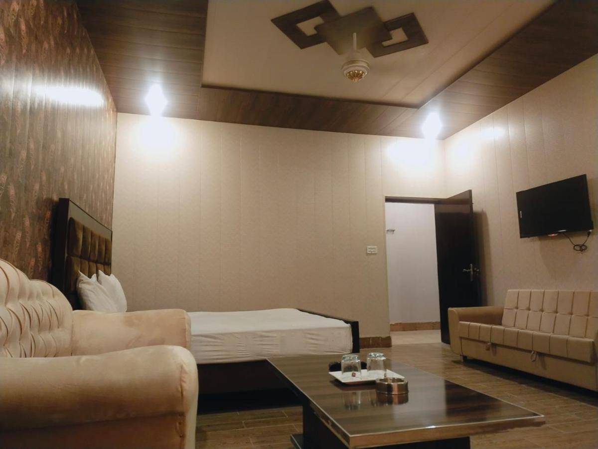 Royal Fort Executive Hotel Gulberg Лахор Стая снимка