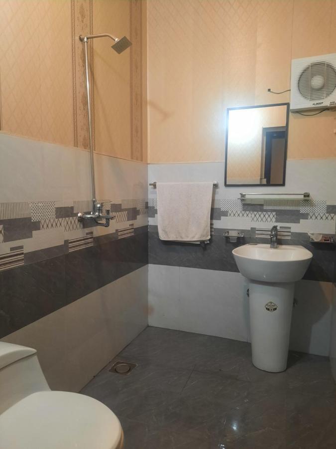 Royal Fort Executive Hotel Gulberg Лахор Стая снимка