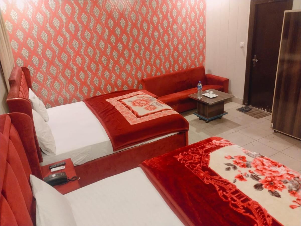 Royal Fort Executive Hotel Gulberg Лахор Екстериор снимка