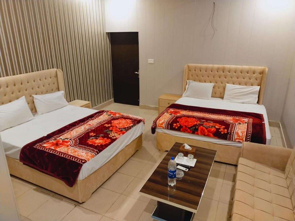 Royal Fort Executive Hotel Gulberg Лахор Екстериор снимка