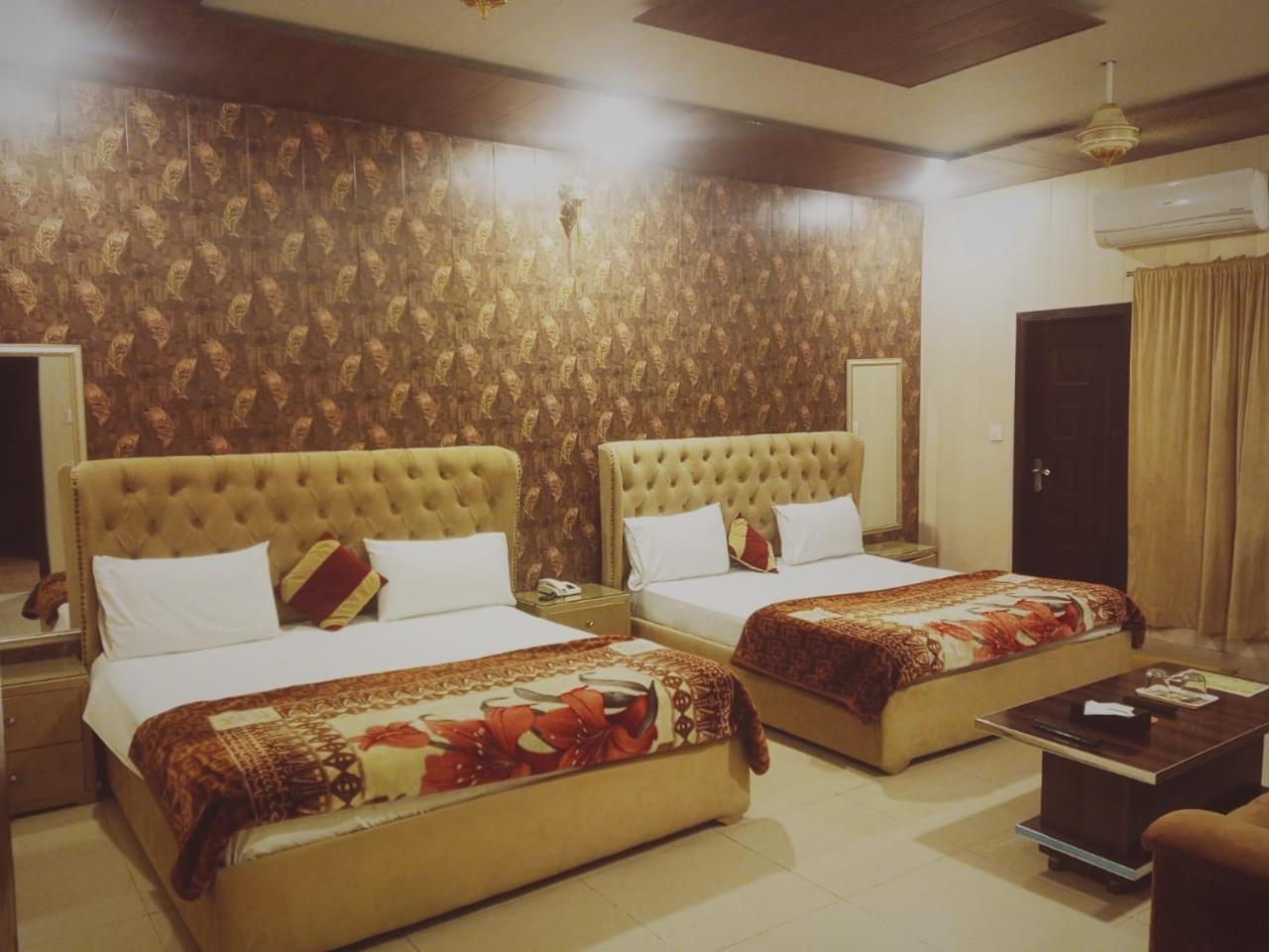 Royal Fort Executive Hotel Gulberg Лахор Екстериор снимка