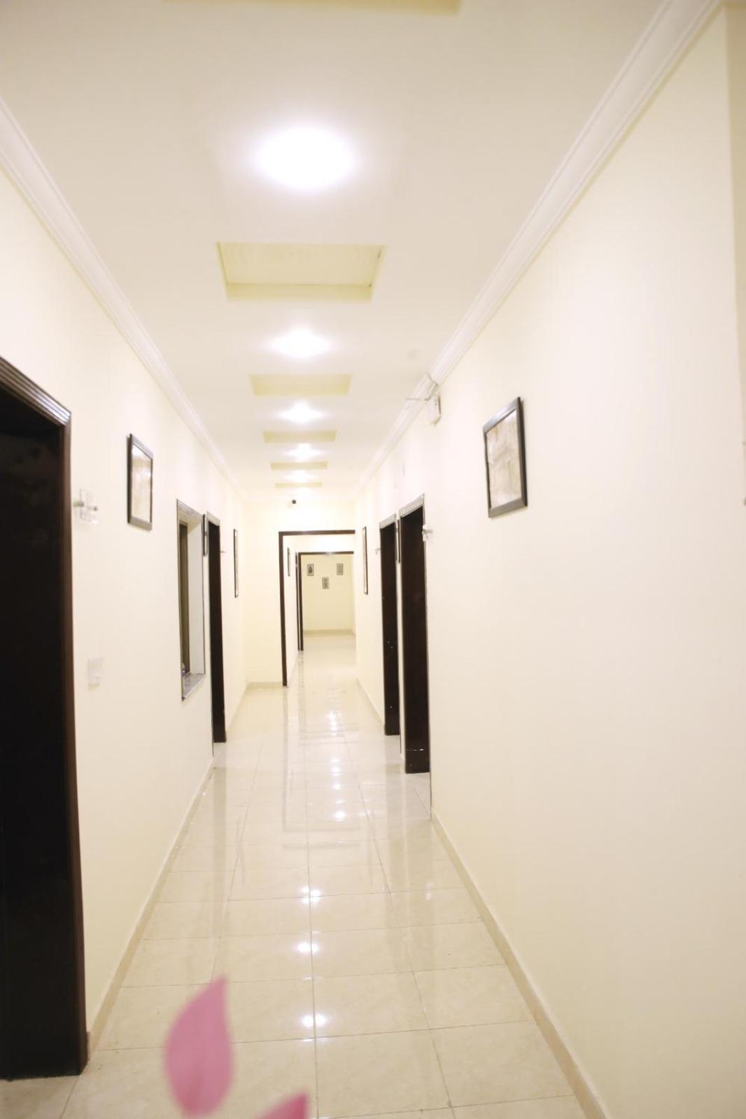 Royal Fort Executive Hotel Gulberg Лахор Екстериор снимка
