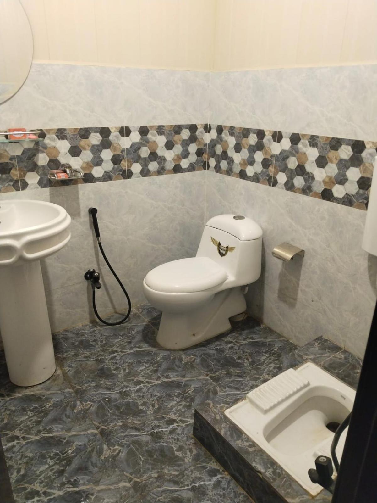 Royal Fort Executive Hotel Gulberg Лахор Екстериор снимка