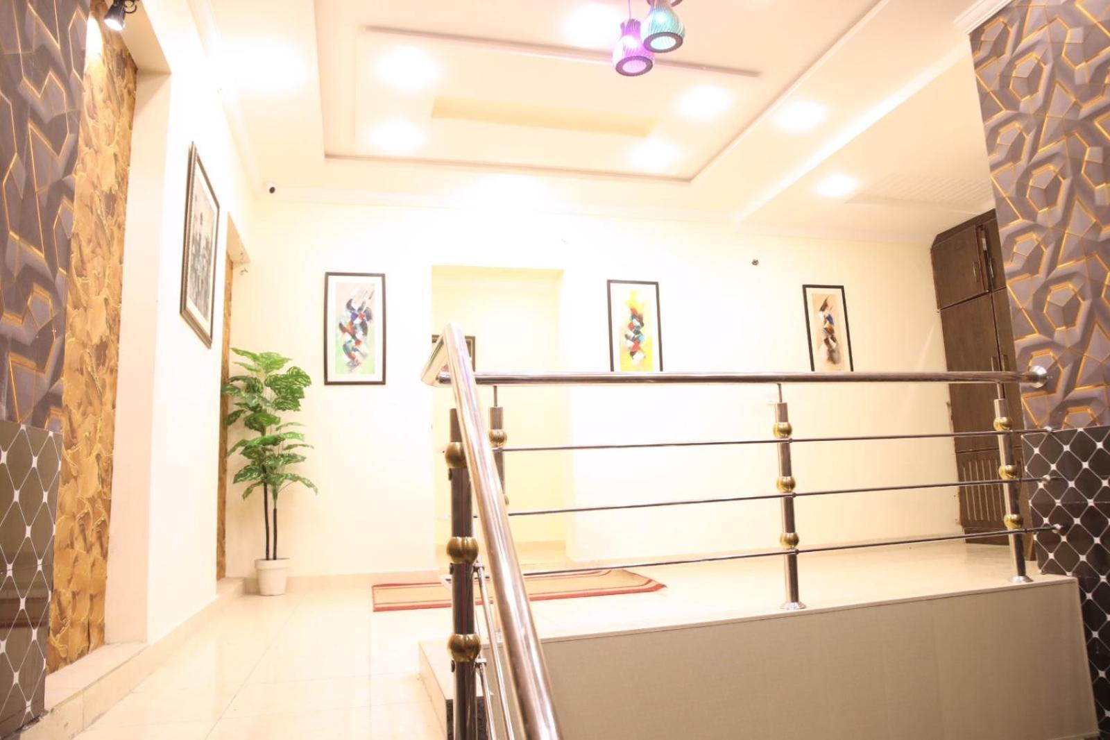 Royal Fort Executive Hotel Gulberg Лахор Екстериор снимка