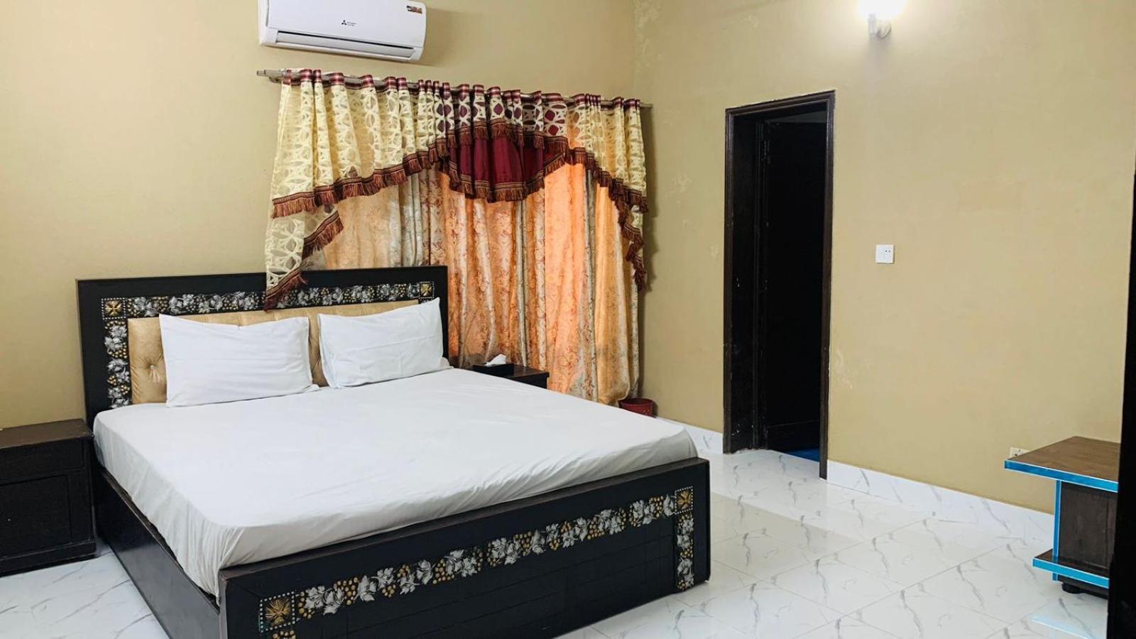 Royal Fort Executive Hotel Gulberg Лахор Екстериор снимка